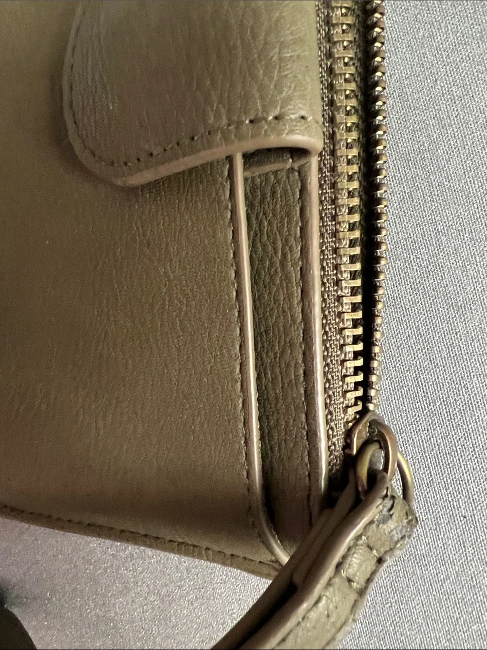 Universal Thread | Women's Olive Green Wristlet Wallet - Leather Look 7” x 4.5”